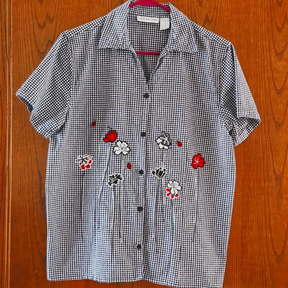 Misses Victoria Jones blouse with flower trim - Size Large